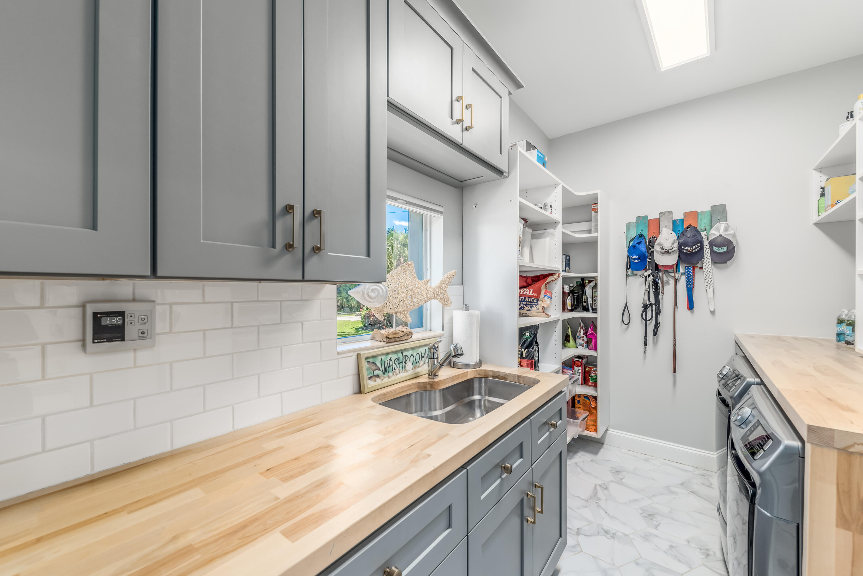 5722 Southeast Nassau Terrace Stuart, FL 34997 - Photo 25 of 51 Laundry room