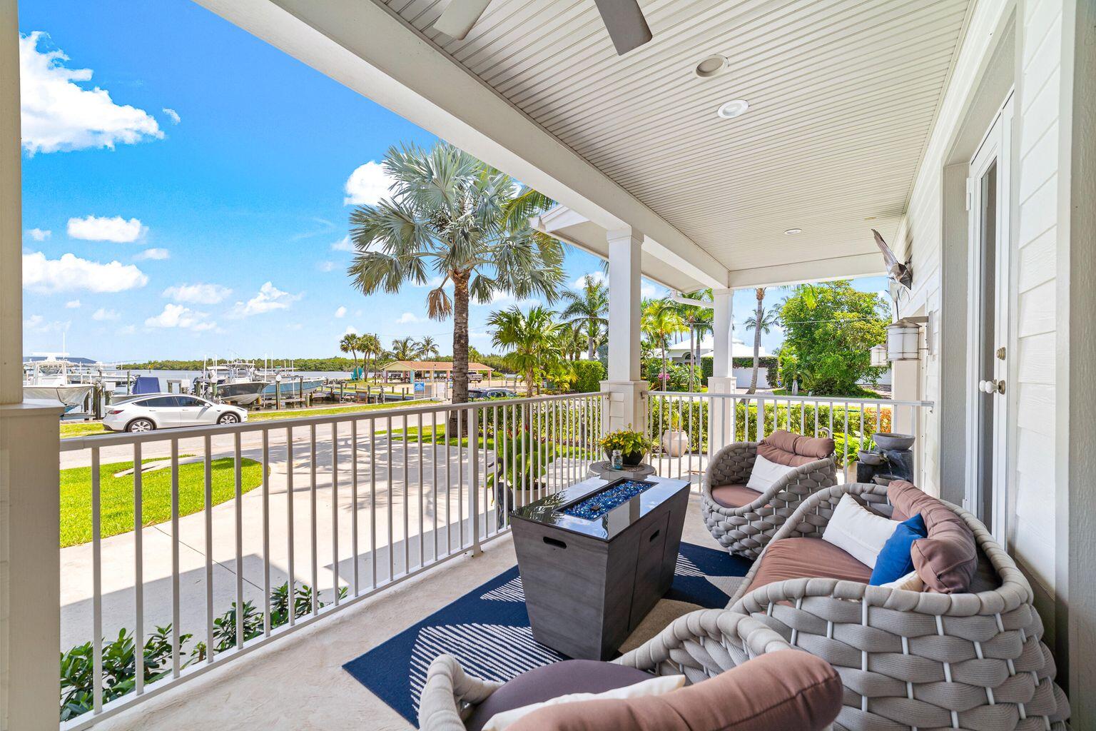 5722 Southeast Nassau Terrace Stuart, FL 34997 - Photo 3 of 51 20220521163937132621000000-o