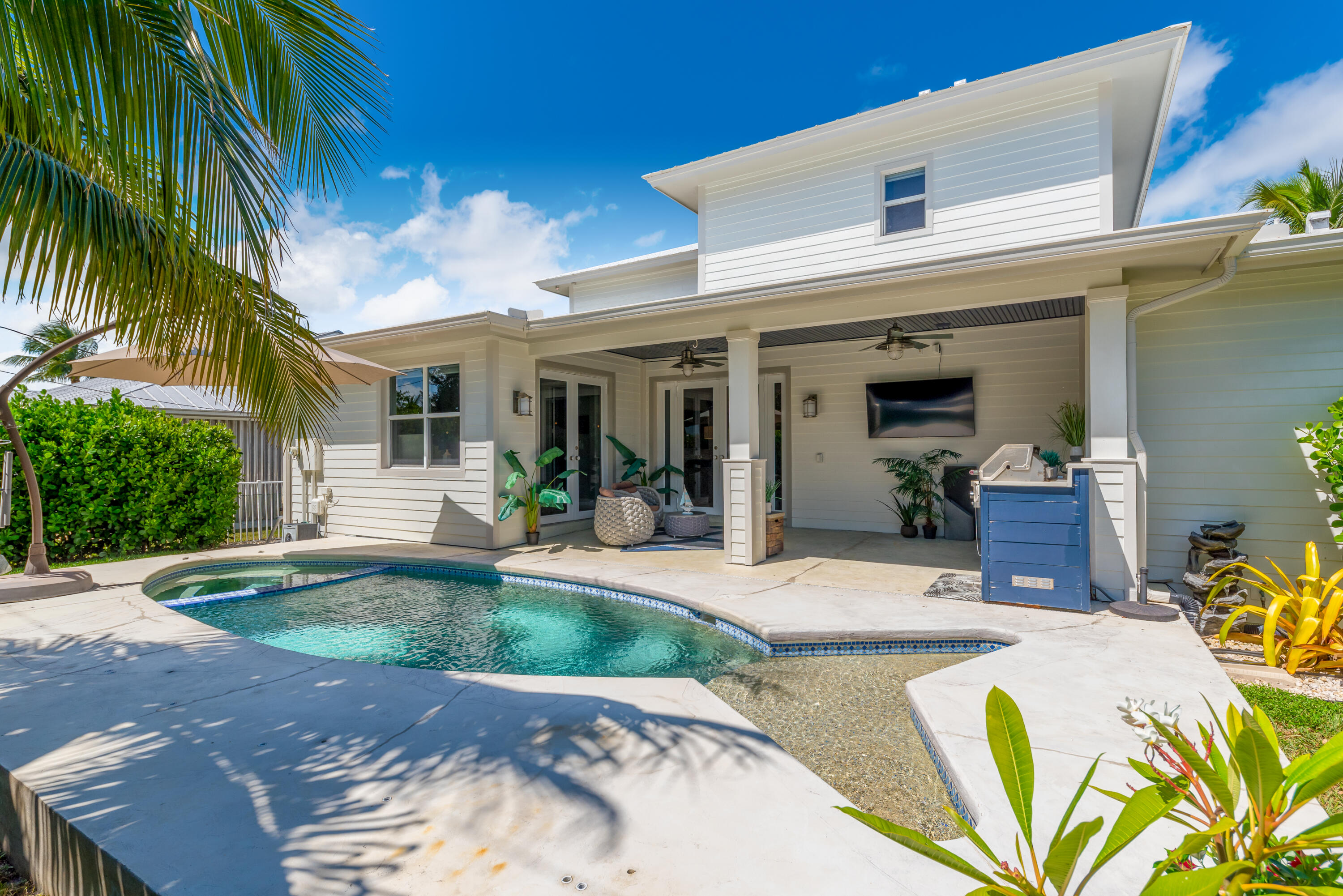 5722 Southeast Nassau Terrace Stuart, FL 34997 - Photo 45 of 51 Pool and Covered Patio