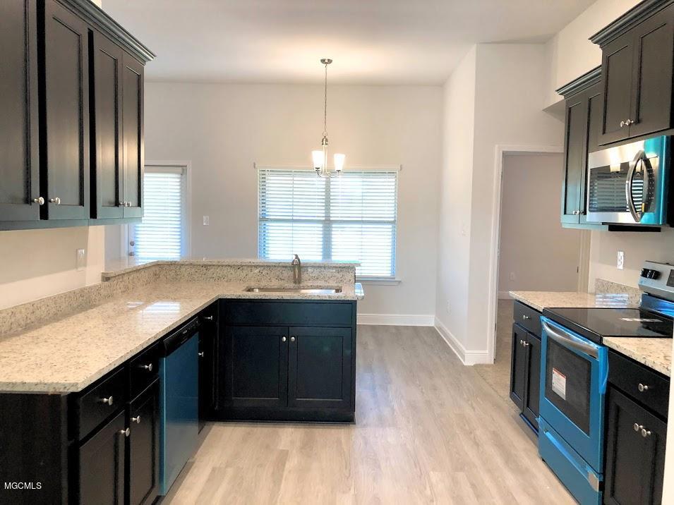 6226 Roxanne Way Biloxi, MS 39532 - Photo 2 of 18 Kitchen