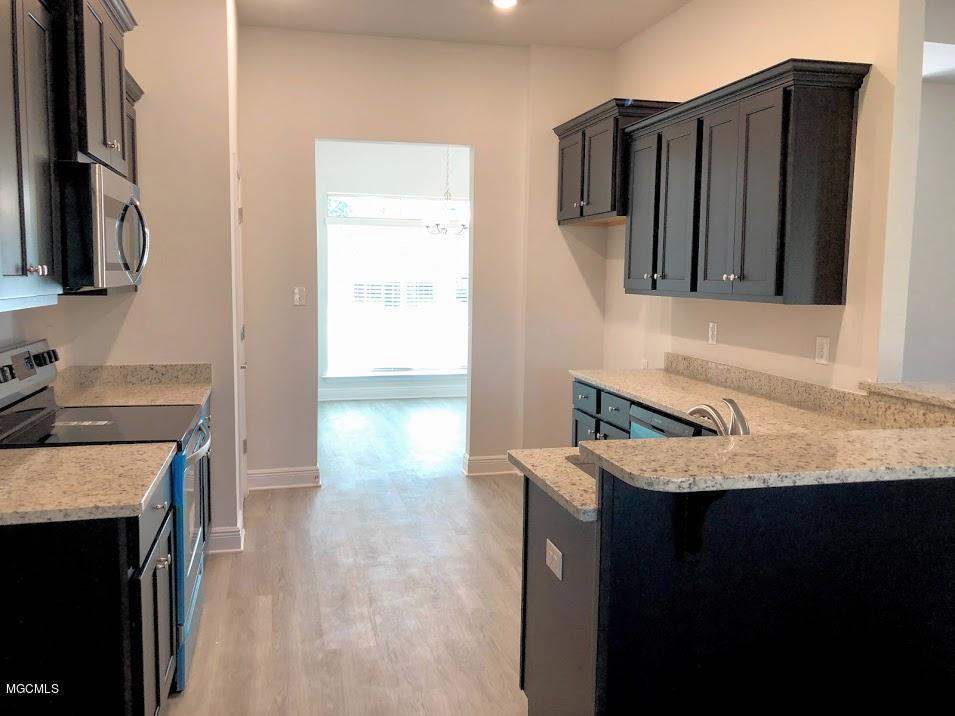6226 Roxanne Way Biloxi, MS 39532 - Photo 3 of 18 Kitchen
