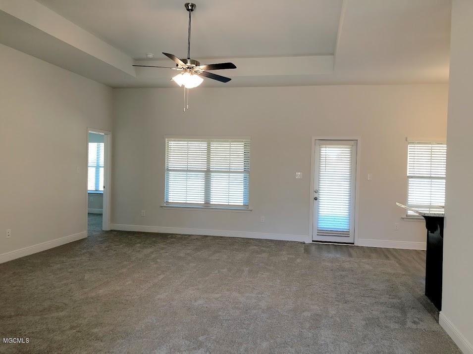 6226 Roxanne Way Biloxi, MS 39532 - Photo 5 of 18 Great room