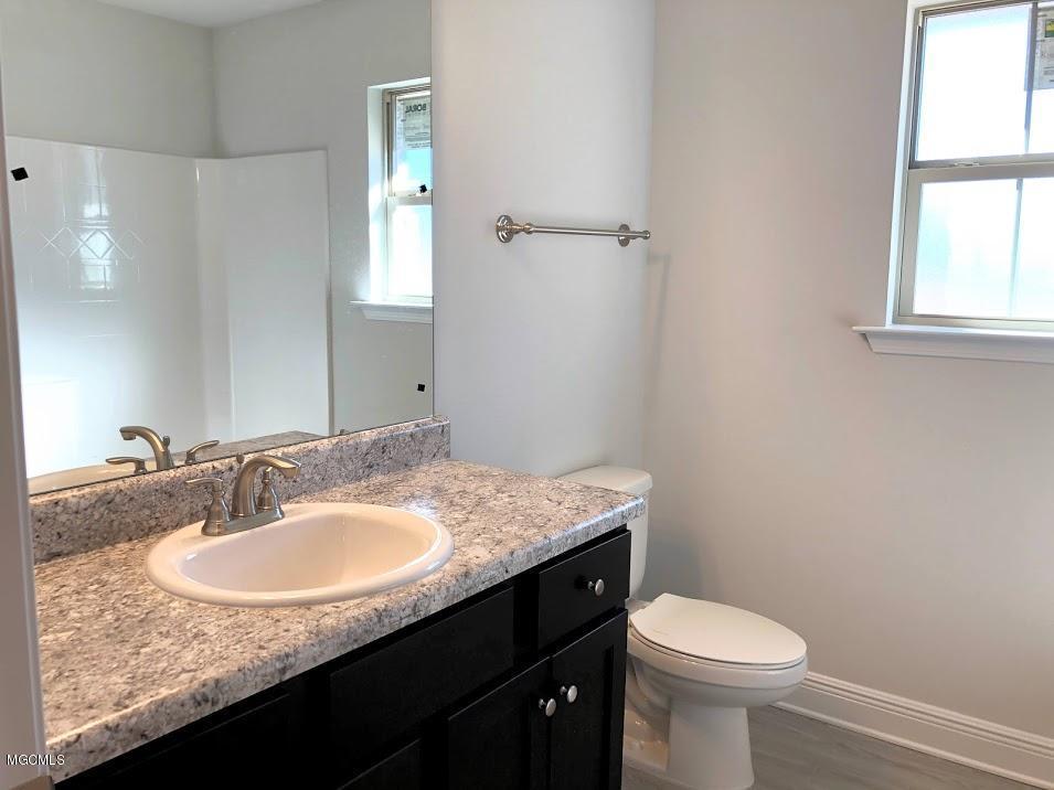 6226 Roxanne Way Biloxi, MS 39532 - Photo 7 of 18 Guest bath