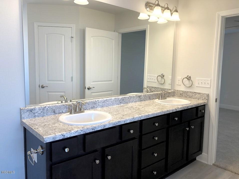 6226 Roxanne Way Biloxi, MS 39532 - Photo 9 of 18 Master Bath