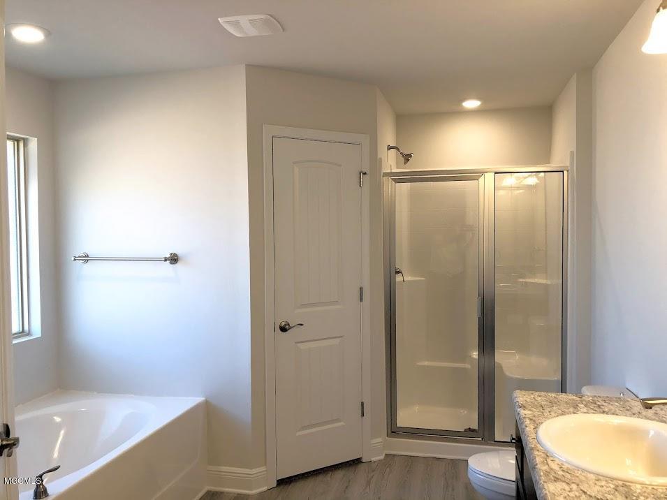 6226 Roxanne Way Biloxi, MS 39532 - Photo 10 of 18 Master Bath