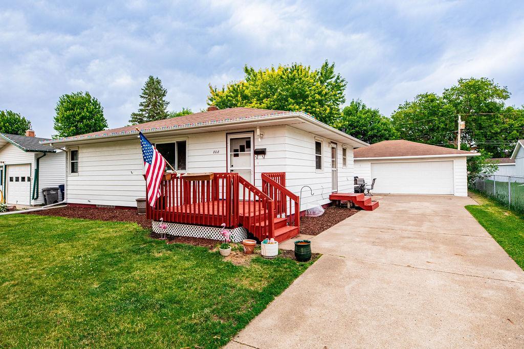 808 15th Street North Moorhead, MN 56560 - Photo 1 of 23