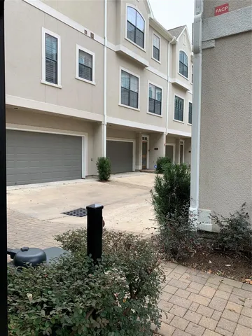 $2,500 | 2210 Mid Lane, Unit 114, Houston, TX 77027
