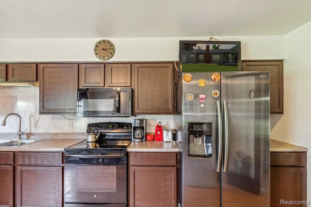 1326 Reid Road Grand Blanc, MI 48439 - Photo 15 of 49 Gallery Image 15
