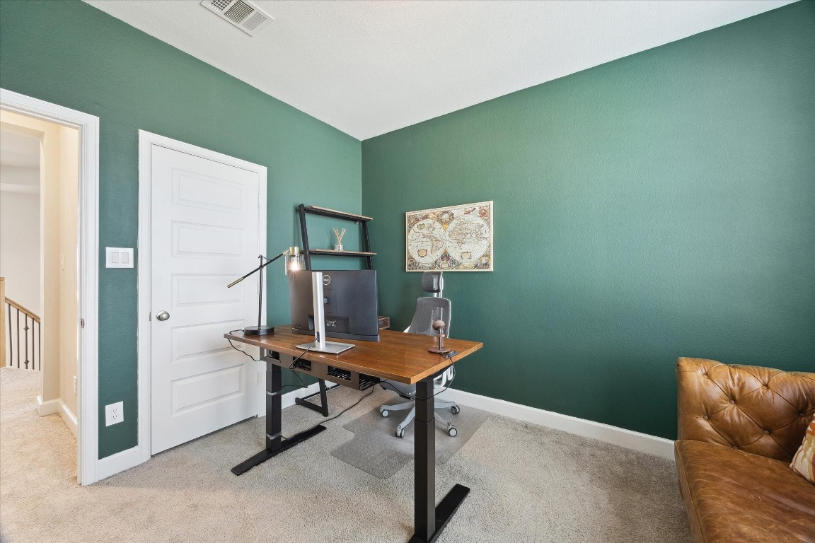 9951 Chapman Trail Manvel, TX 77578 - Photo 33 of 50 a room with furniture and a mirror