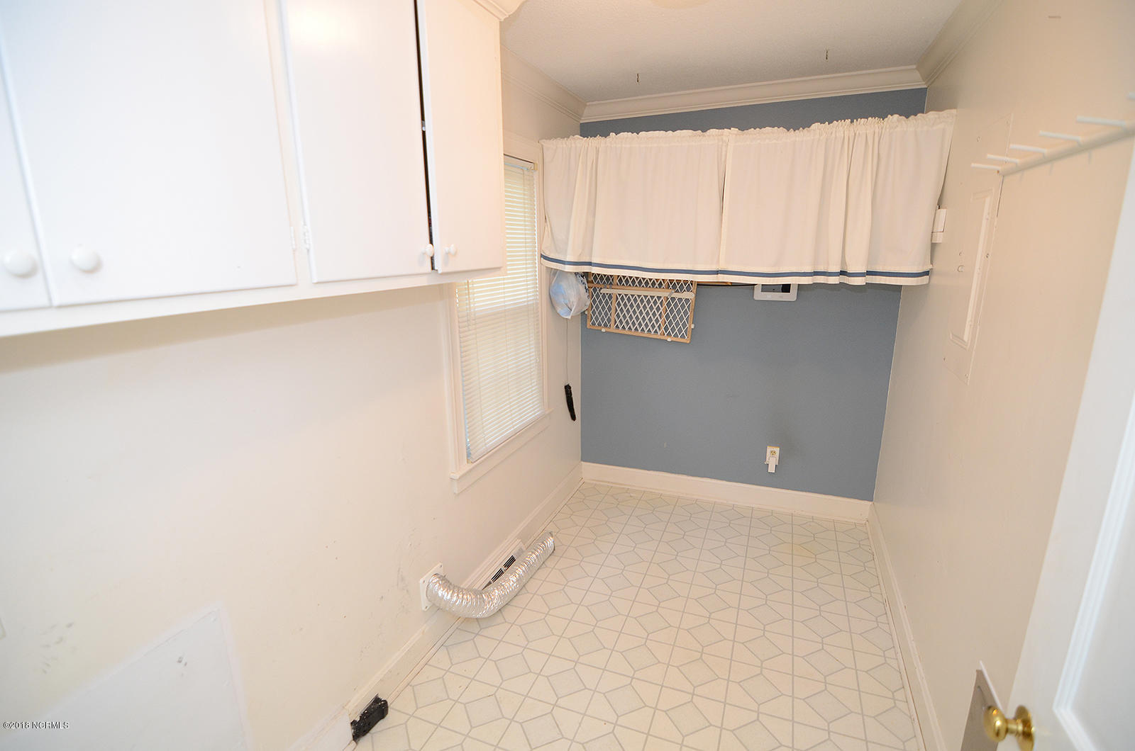 1201 Queen Anne Road Northwest Wilson, NC 27896 - Photo 10 of 19 LAUNDRY