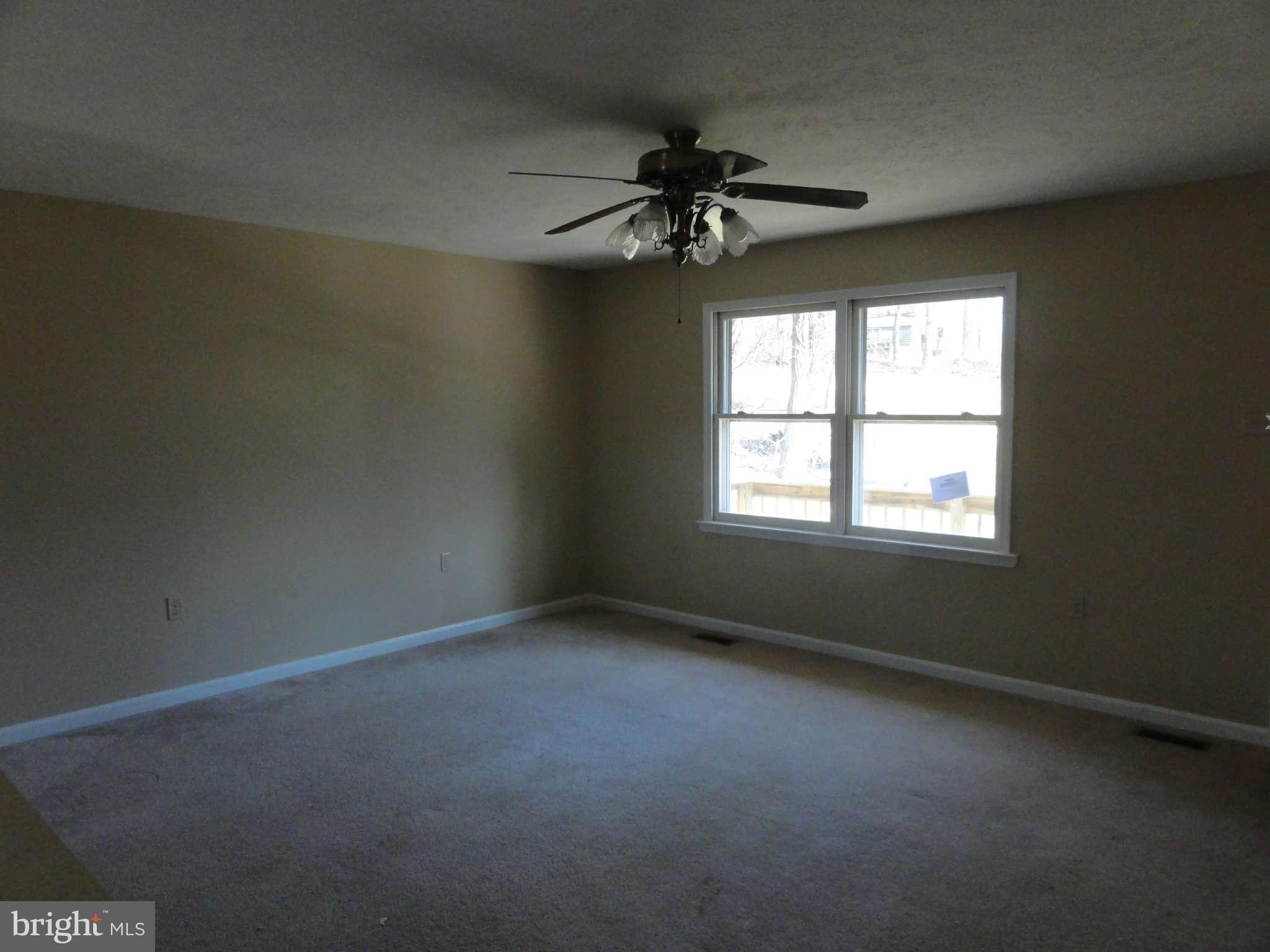 40 Appalachian Ridge Road Front Royal, VA 22630 - Photo 3 of 30 Living Room