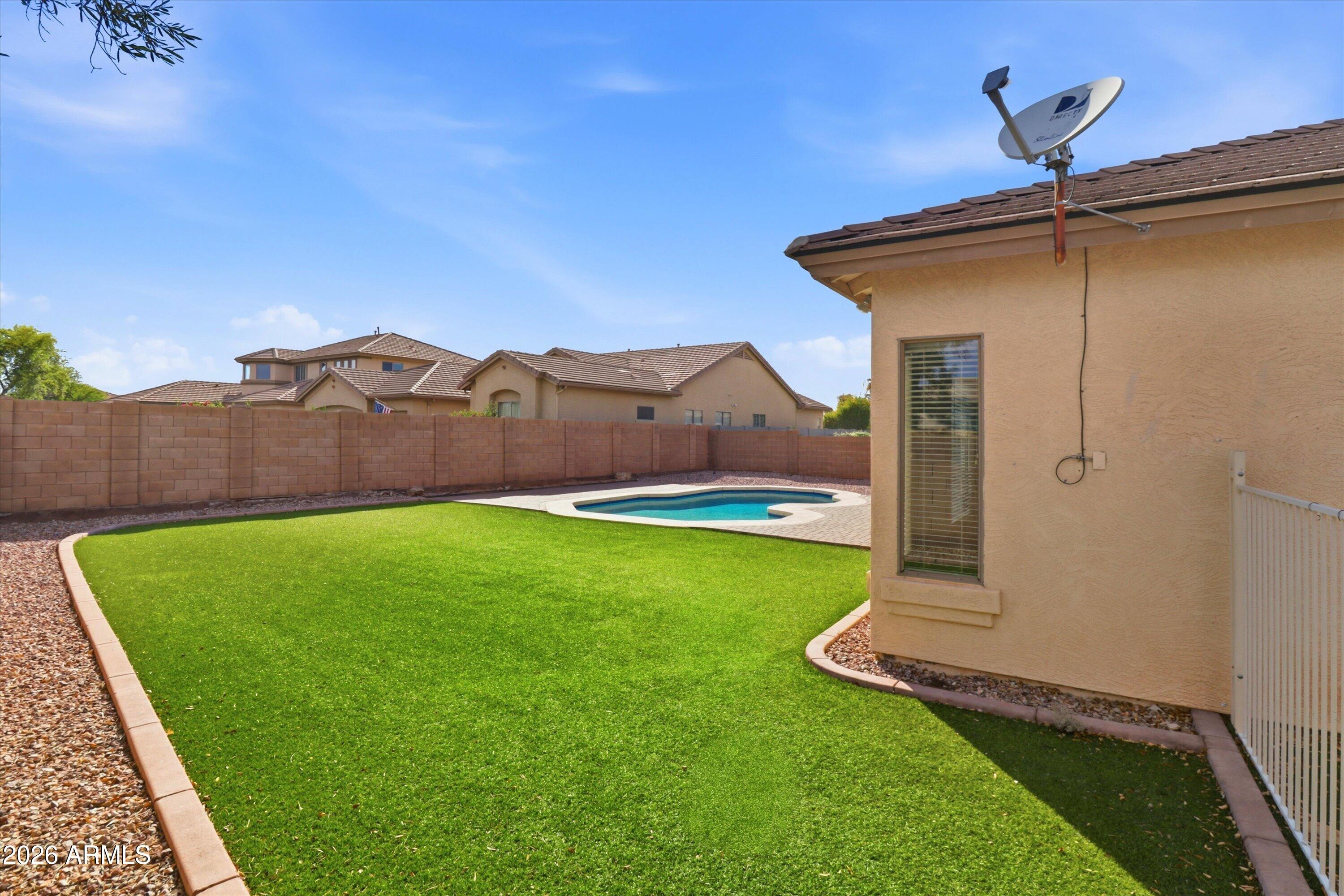 6758 Rachael Way Gilbert, AZ 85298 - Photo 28 of 32 Side Yard
