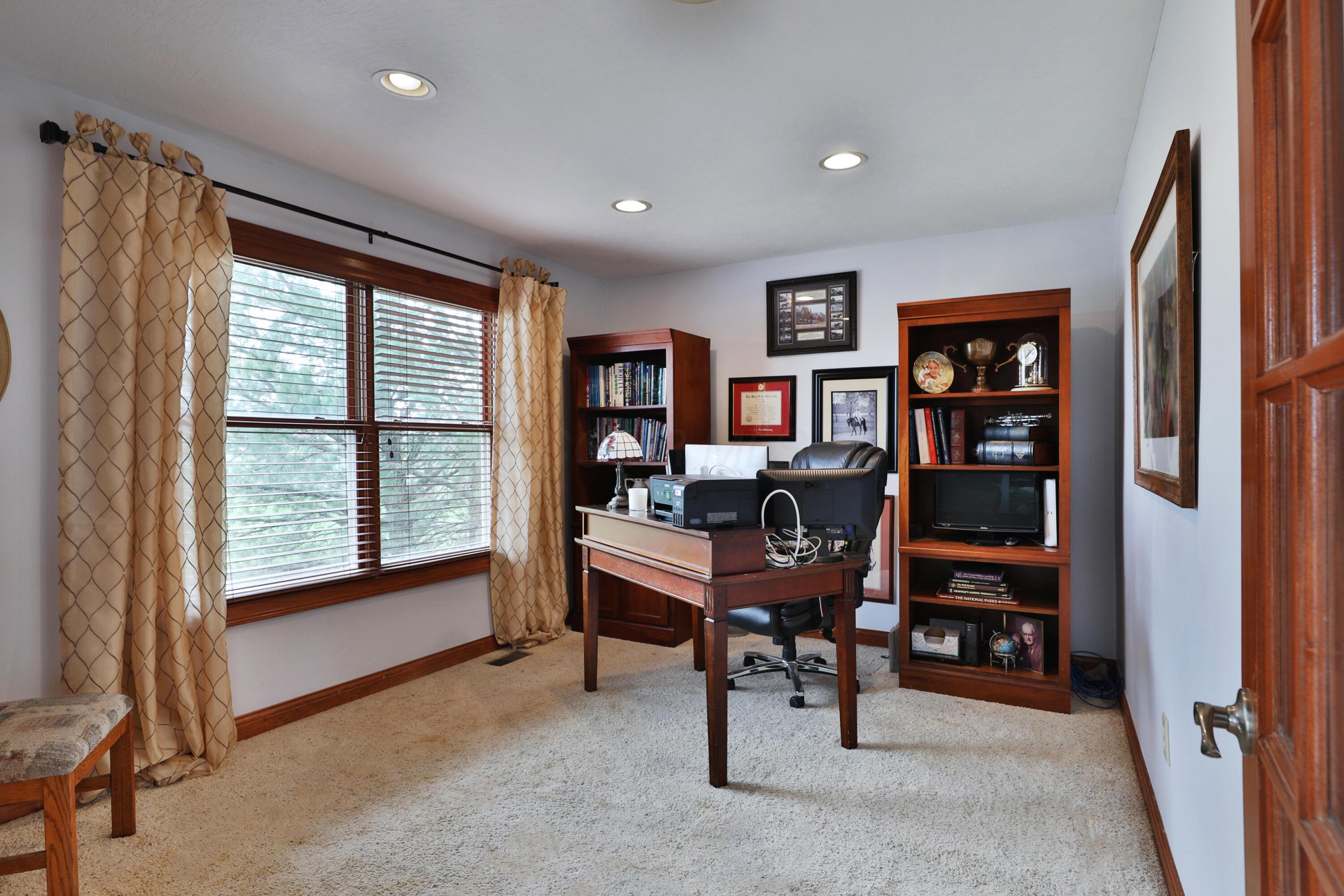 2313 Horseshoe Road Delaware, OH 43015 - Photo 6 of 56 Study