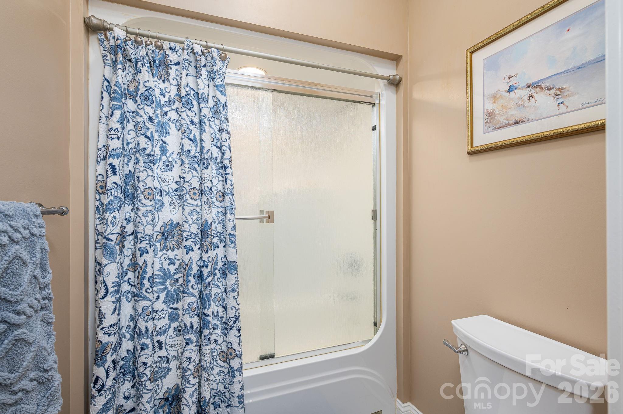109 Wright Road Kings Mountain, NC 28086 - Photo 18 of 36 a bathroom with a shower curtain
