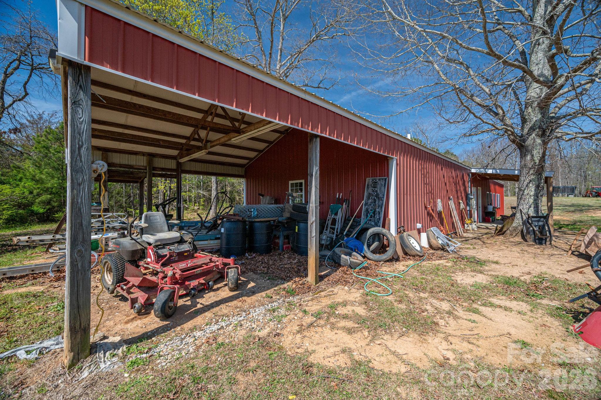 109 Wright Road Kings Mountain, NC 28086 - Photo 29 of 36 a view of a chairs and table in the patio