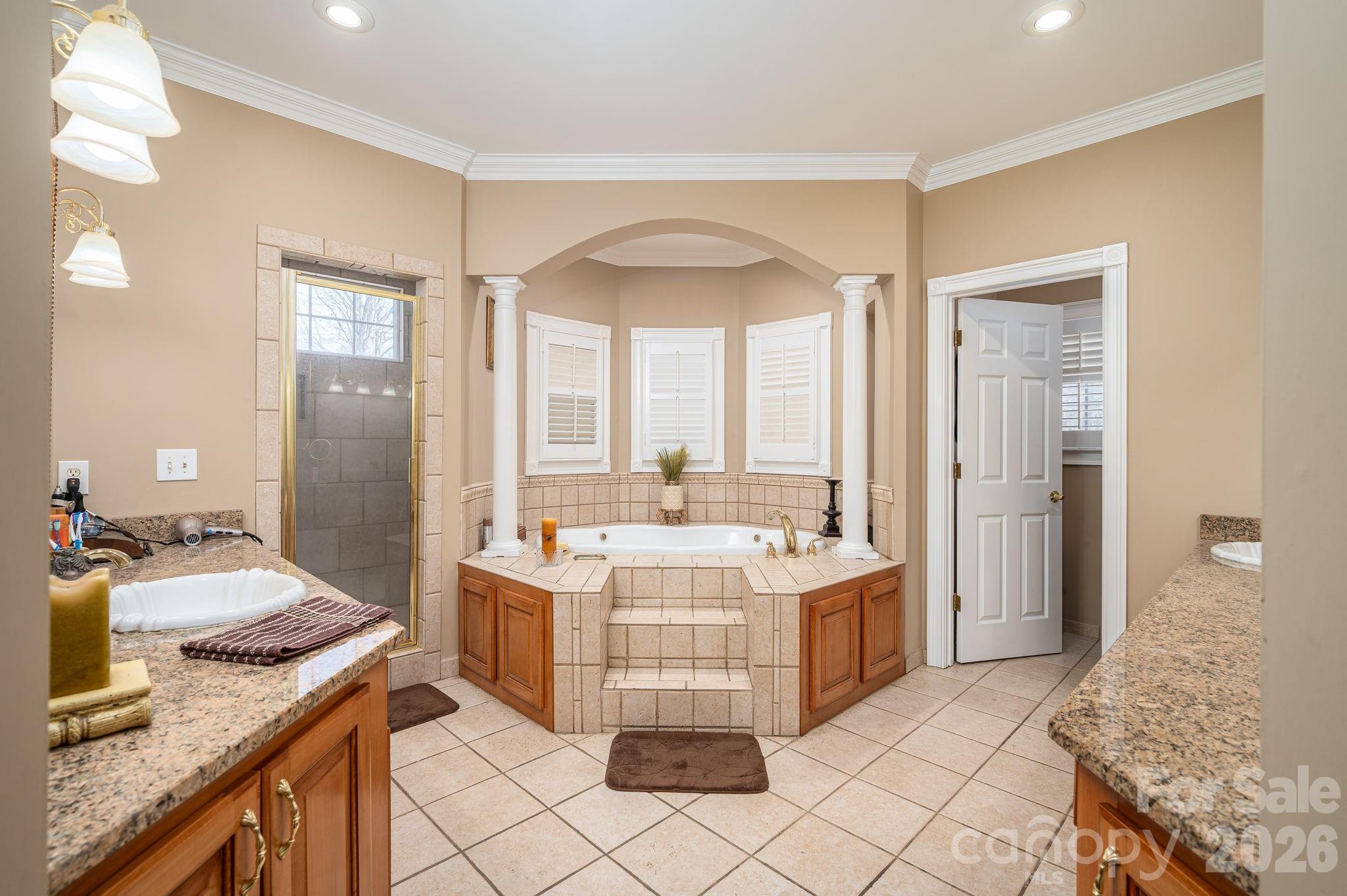 109 Wright Road Kings Mountain, NC 28086 - Photo 3 of 36 a large kitchen with a stove a sink dishwasher and a refrigerator