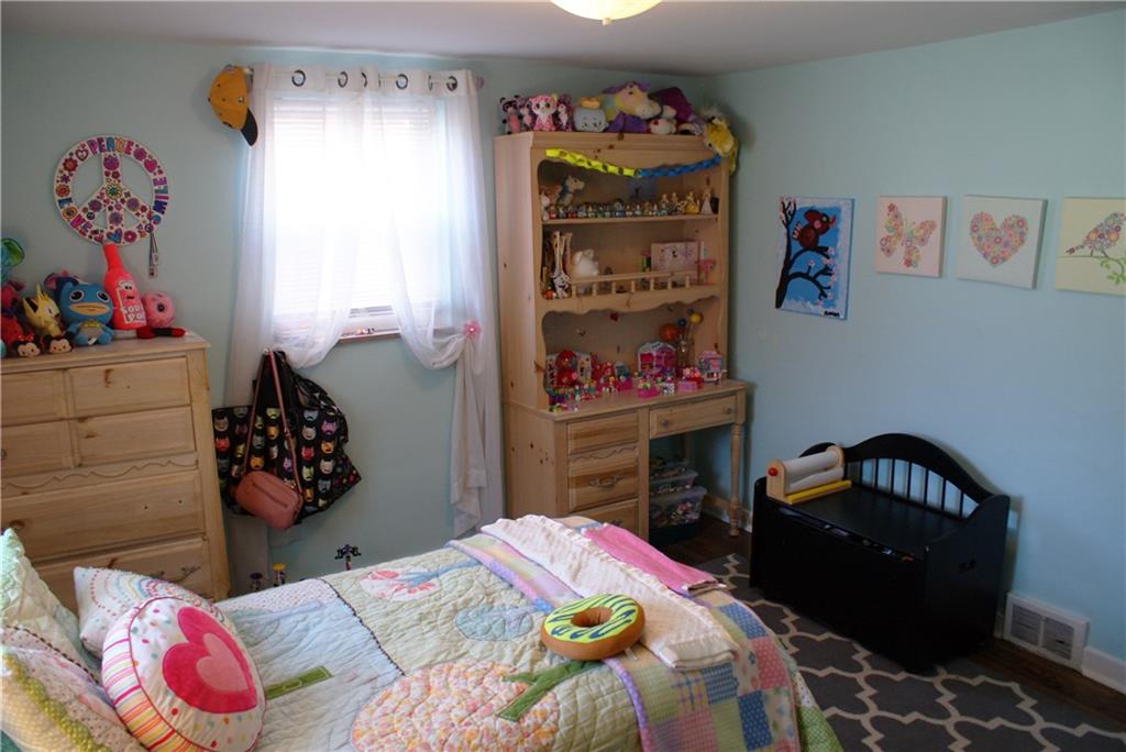 4274 Glen Lytle Road Greenfield, PA 15217 - Photo 20 of 25 The first floor's bedroom is a nice size.