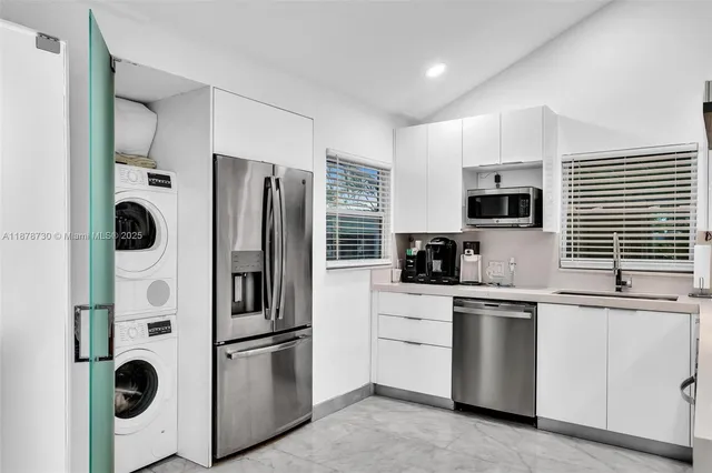 $2,500 | 394 Southeast 5th Avenue, Unit B, Delray Beach, FL 33483