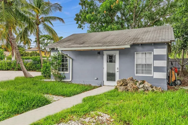 $2,500 | 394 Southeast 5th Avenue, Unit B, Delray Beach, FL 33483