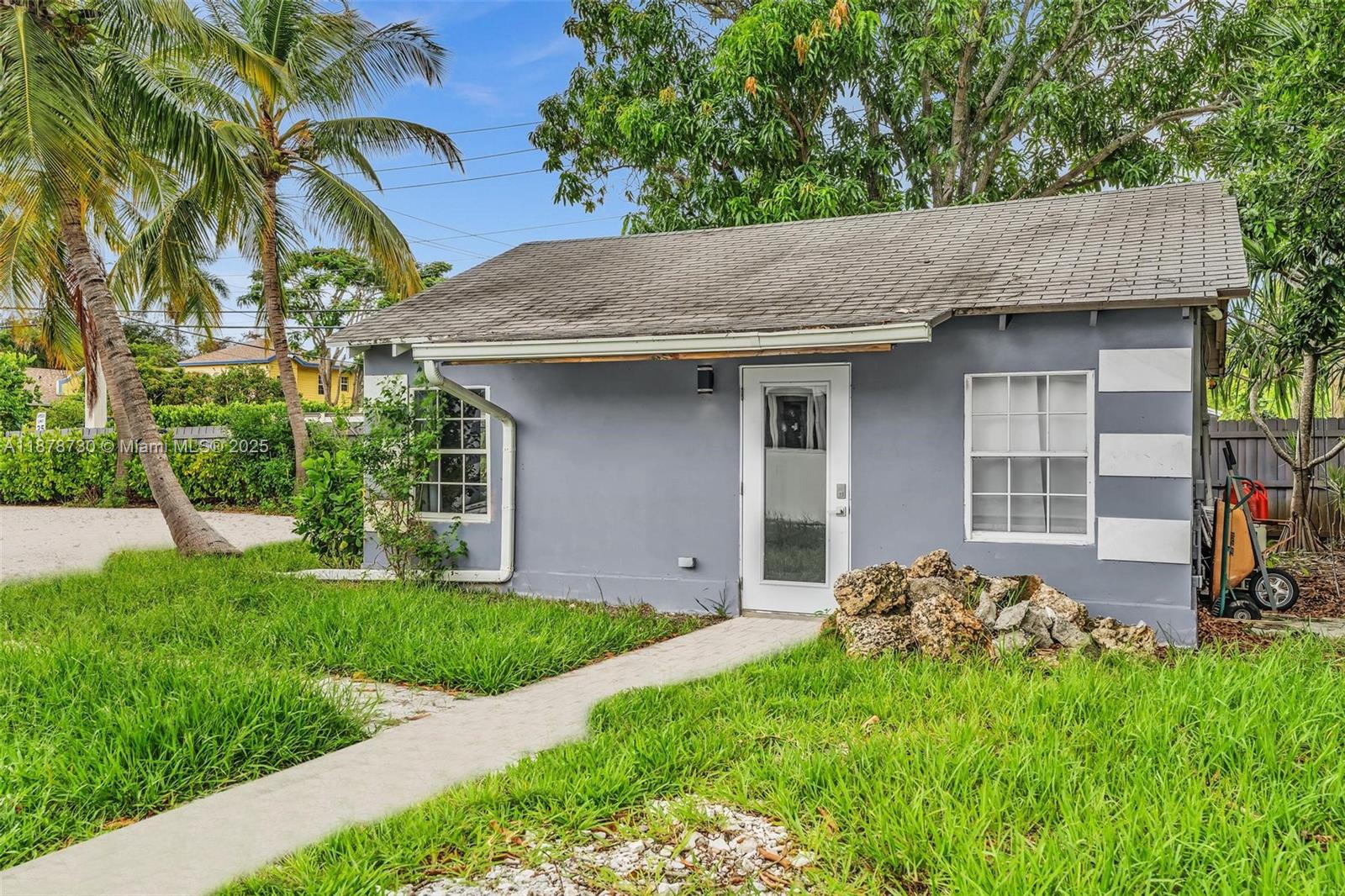 394 Southeast 5th Avenue, Unit B Delray Beach, FL 33483 - Photo 2 of 23