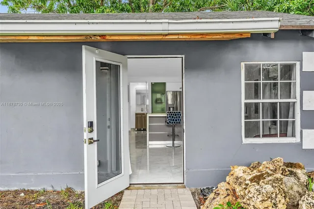 $2,500 | 394 Southeast 5th Avenue, Unit B, Delray Beach, FL 33483