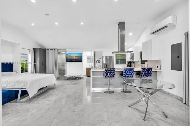 $2,500 | 394 Southeast 5th Avenue, Unit B, Delray Beach, FL 33483