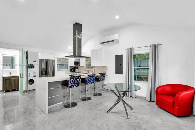 $2,500 | 394 Southeast 5th Avenue, Unit B, Delray Beach, FL 33483