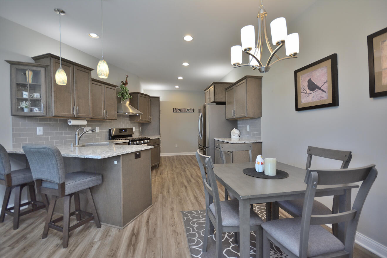 4380 Nighthawk Trail Brookfield, WI 53005 - Photo 6 of 37 Dining and Kitchen