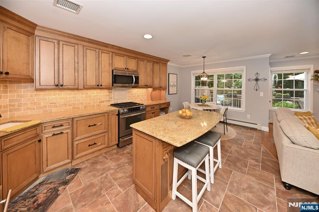 8 Hunter Road North Haledon, NJ 07508 - Photo 8 of 46 Gallery Image 8