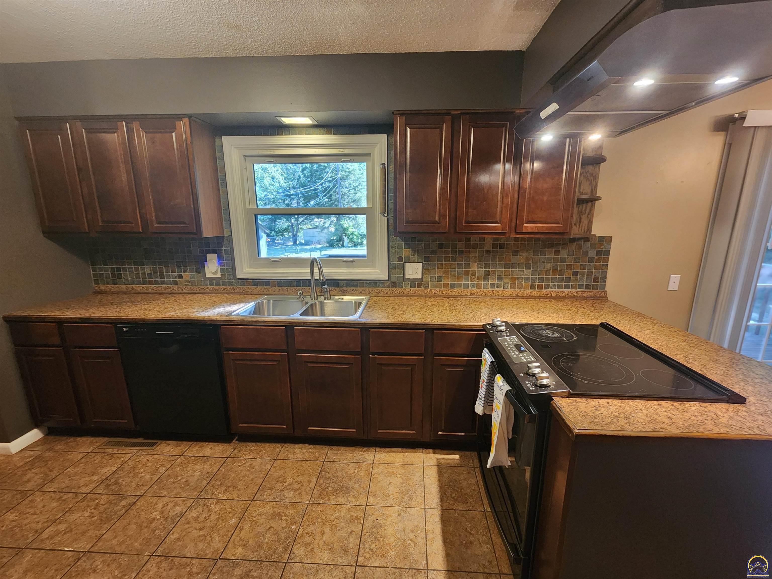 1239 Tomahawk Road Emporia, KS 66801 - Photo 11 of 35 Gallery Image 11
