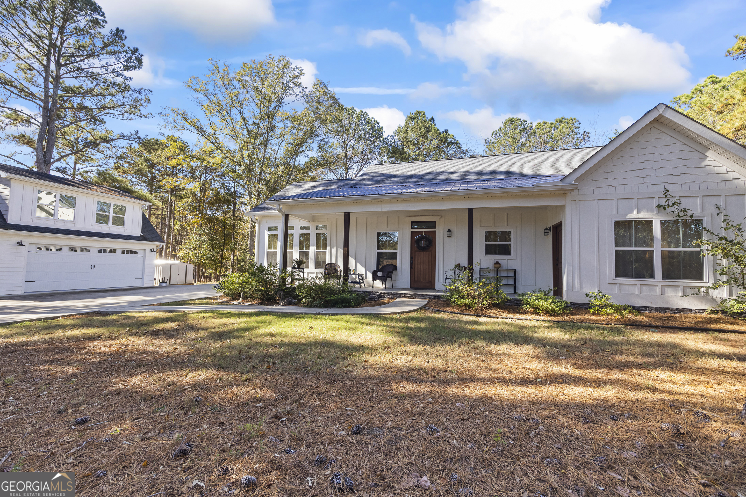 a view of a house with backyard and sitting area