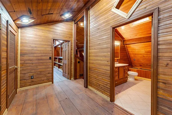 a black and white photo of a picture