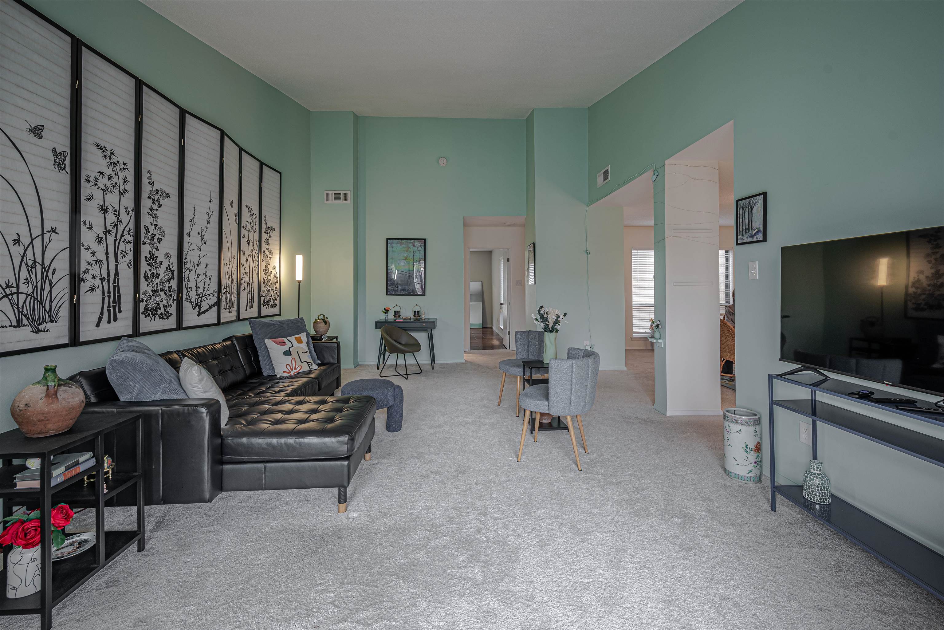 427 South Perkins Road, Unit 4272 Memphis, TN 38117 - Photo 3 of 29 a living room with furniture and a flat screen tv