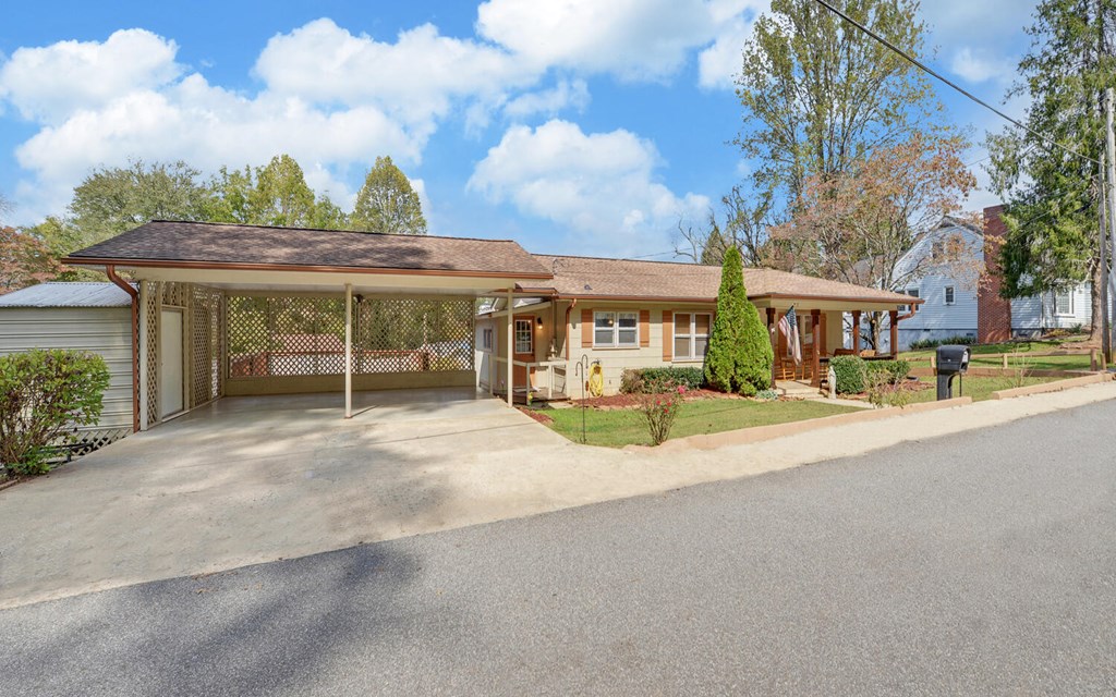 77 East Avenue Murphy, NC 28906 - Photo 2 of 44