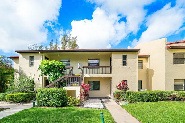 $229,900 | 8320 Casa Del Lago, Unit D, Boca Raton, FL 33433