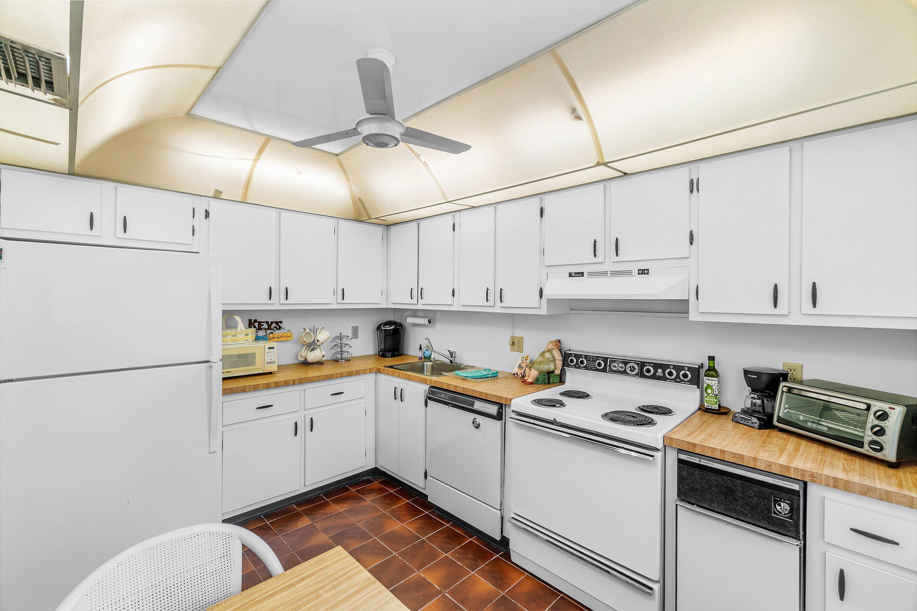 8320 Casa Del Lago, Unit D Boca Raton, FL 33433 - Photo 16 of 29 006-8320CasaDelLago-D-BocaRaton-FL-33433