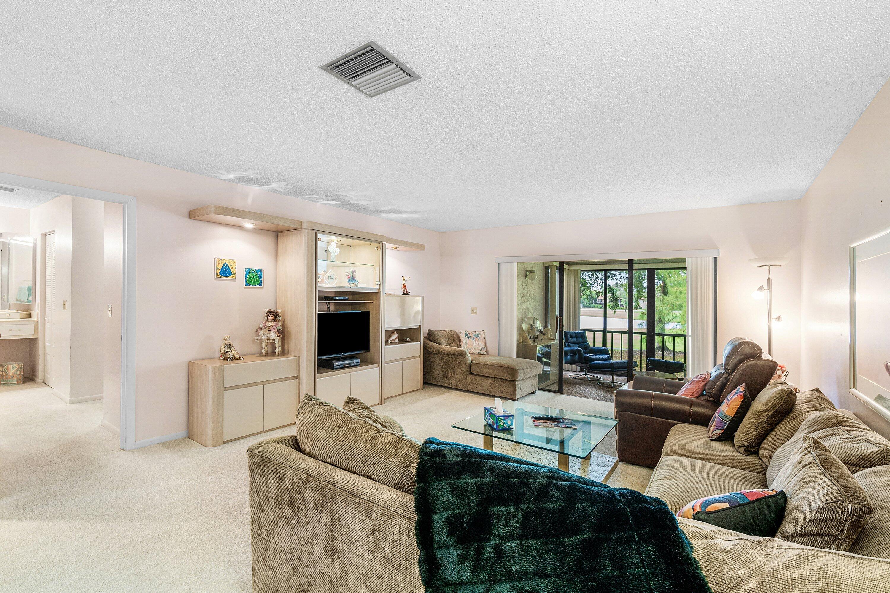 8320 Casa Del Lago, Unit D Boca Raton, FL 33433 - Photo 8 of 29 010-8320CasaDelLago-D-BocaRaton-FL-33433