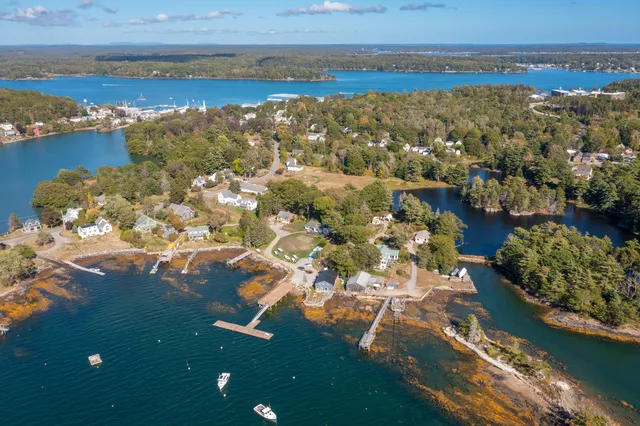 $1,100,000 | 32 Murray Hill Road, Boothbay, ME 04544