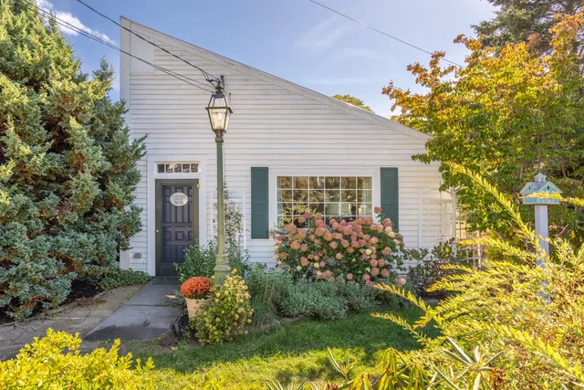 $1,100,000 | 32 Murray Hill Road, Boothbay, ME 04544