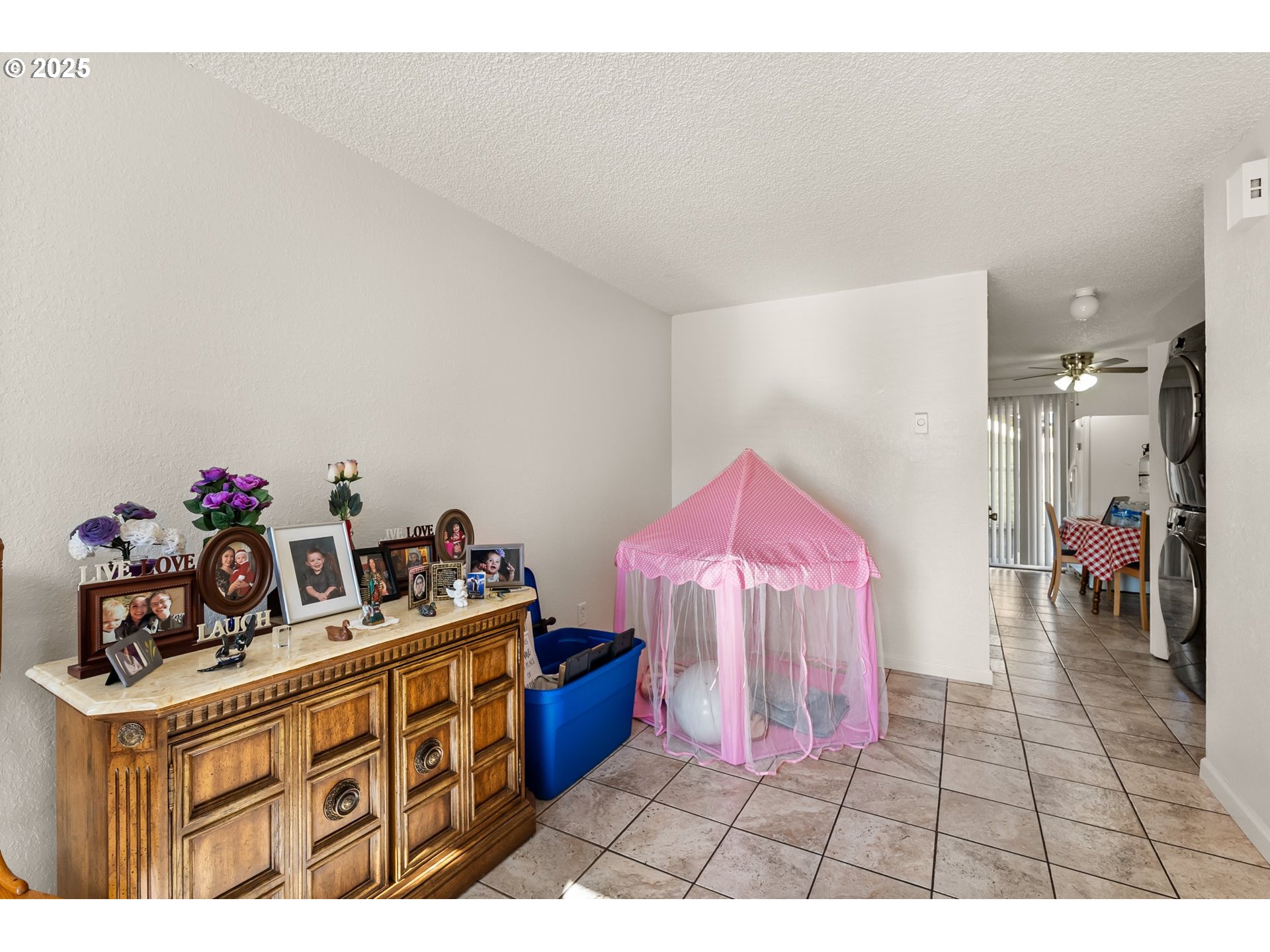 1720 17th Street Springfield, OR 97477 - Photo 6 of 23 a view of a workspace