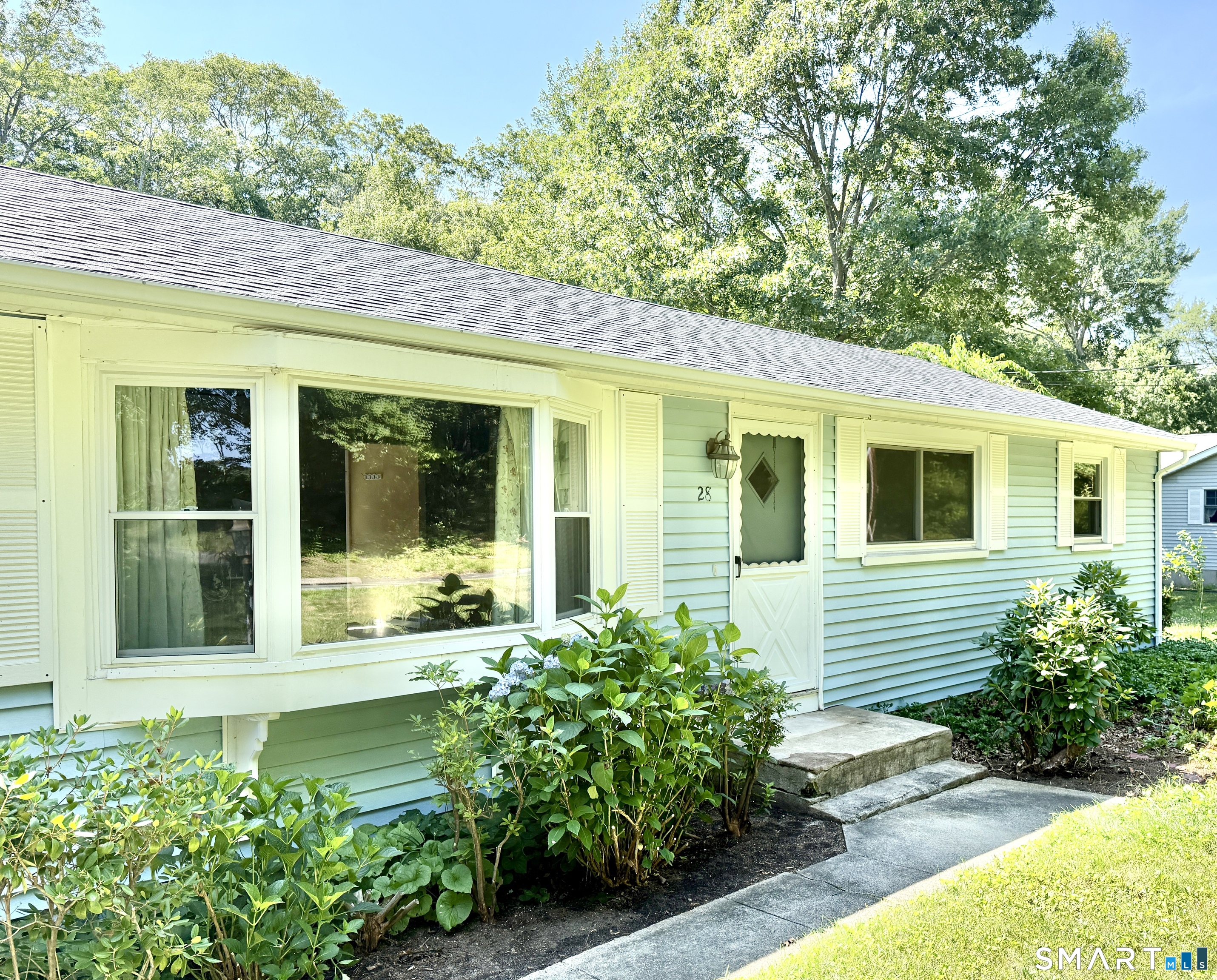 28 North Bridebrook Road East Lyme, CT 06357 - Photo 3 of 4