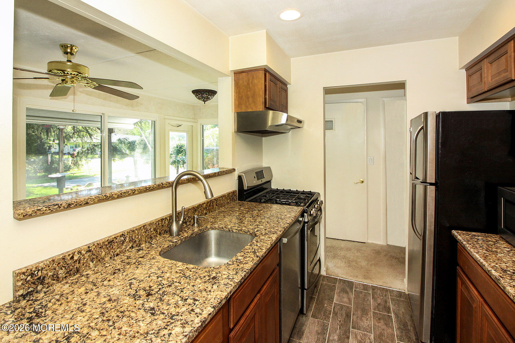 29 East Road, Unit D Jackson, NJ 08527 - Photo 2 of 23 Kitchen