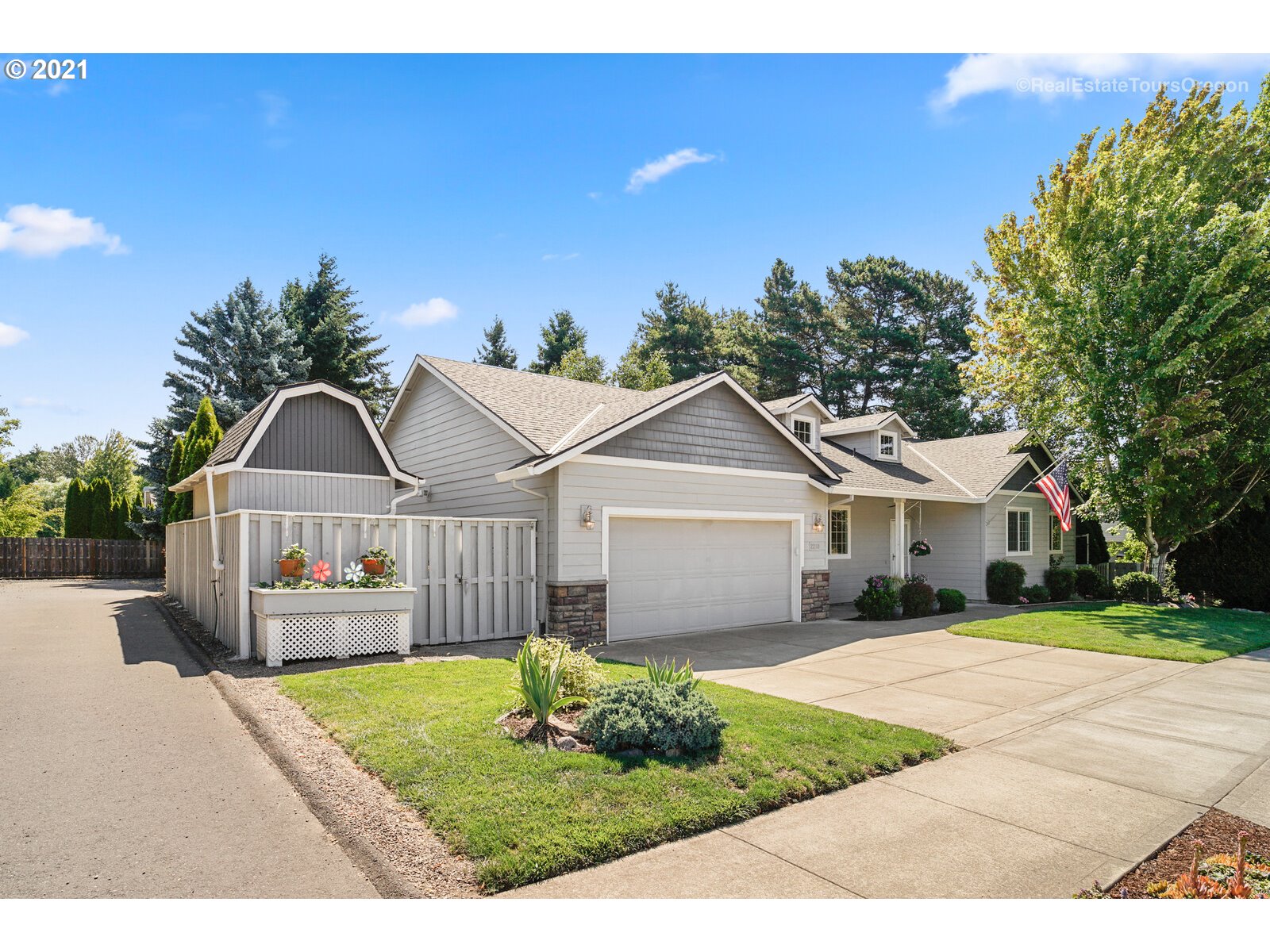2290 Villa Road Newberg, OR 97132 - Photo 2 of 28 Gallery Image 2