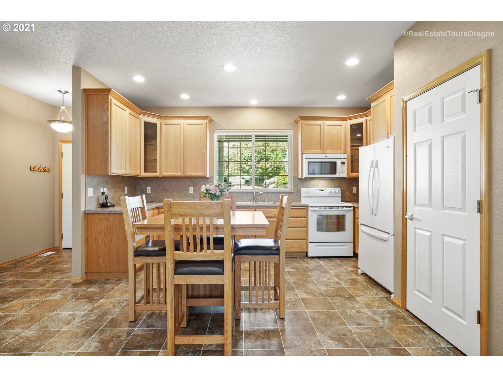 2290 Villa Road Newberg, OR 97132 - Photo 14 of 28 Gallery Image 14