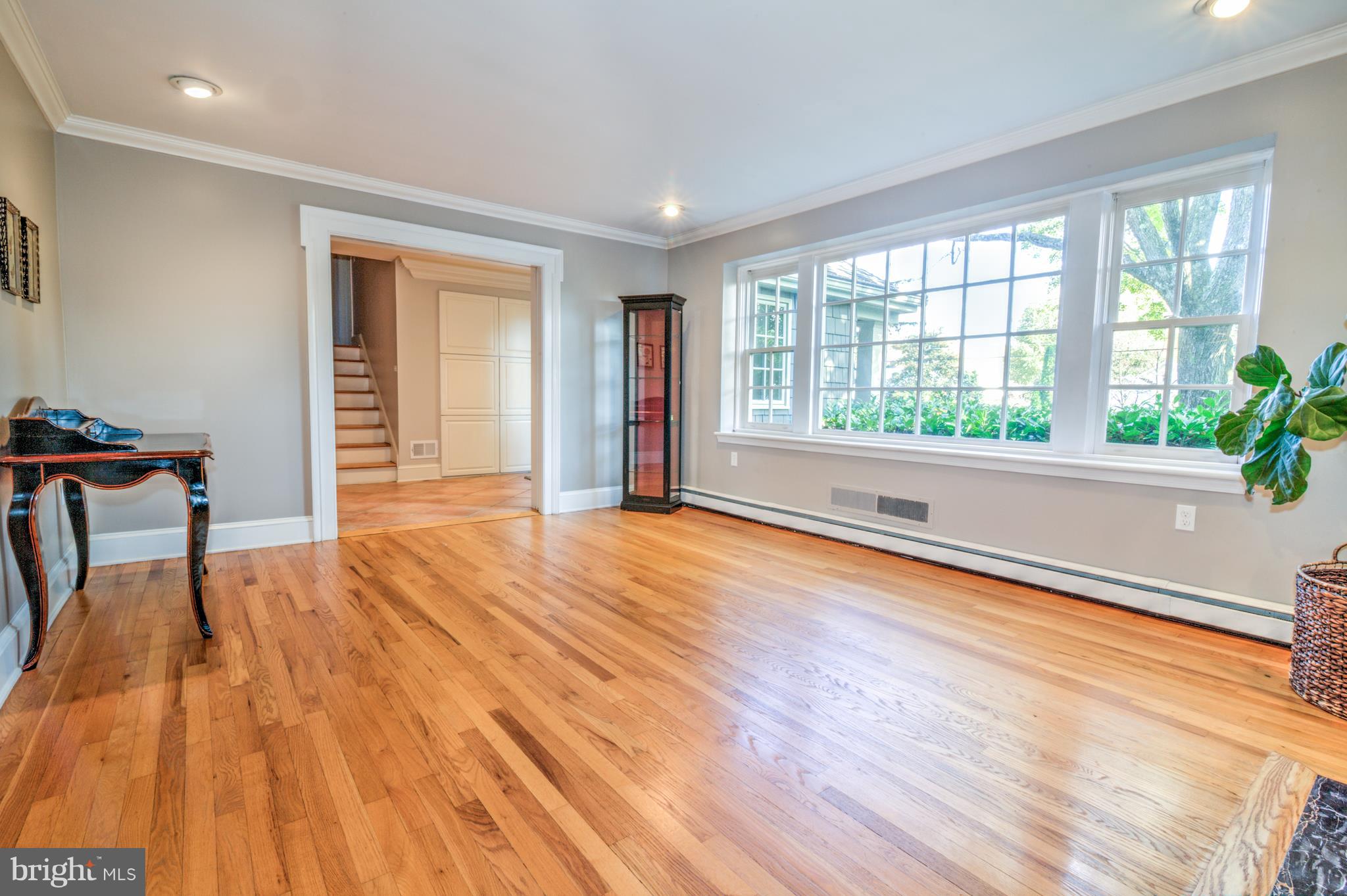 Windows span wall length