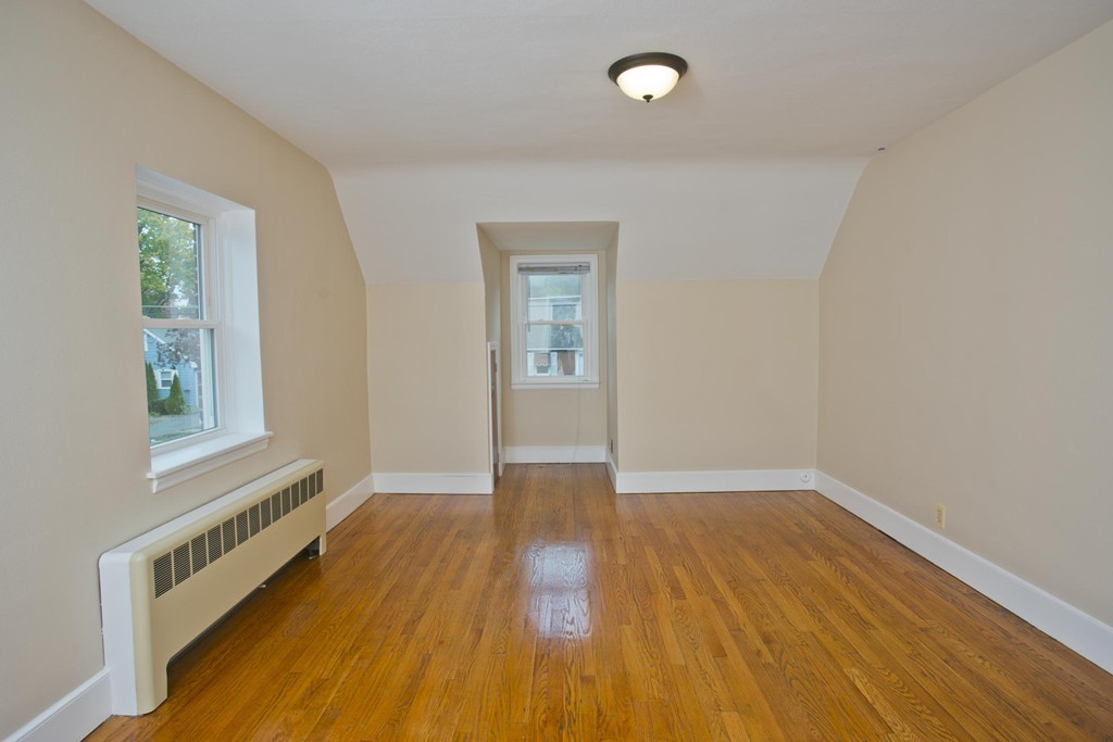 76 Strong Street Springfield, MA 01104 - Photo 15 of 24