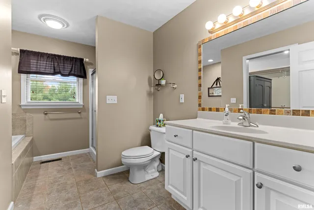 $399,900 | 13628 North Wild Spruce Lane, Chillicothe, IL 61523