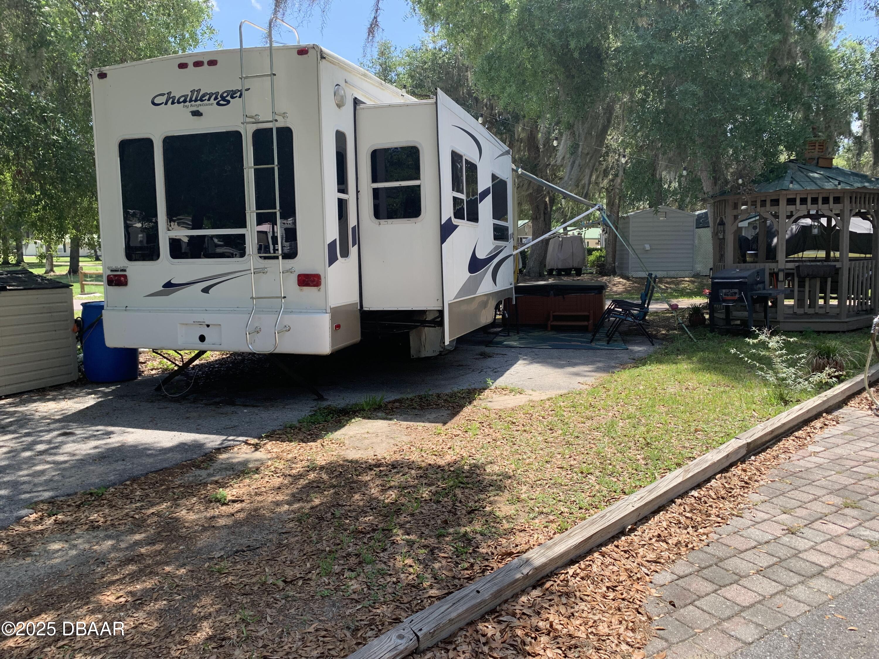 25145 Northeast 140th Loop Salt Springs, FL 32134 - Photo 2 of 48 a front view of a house with garden