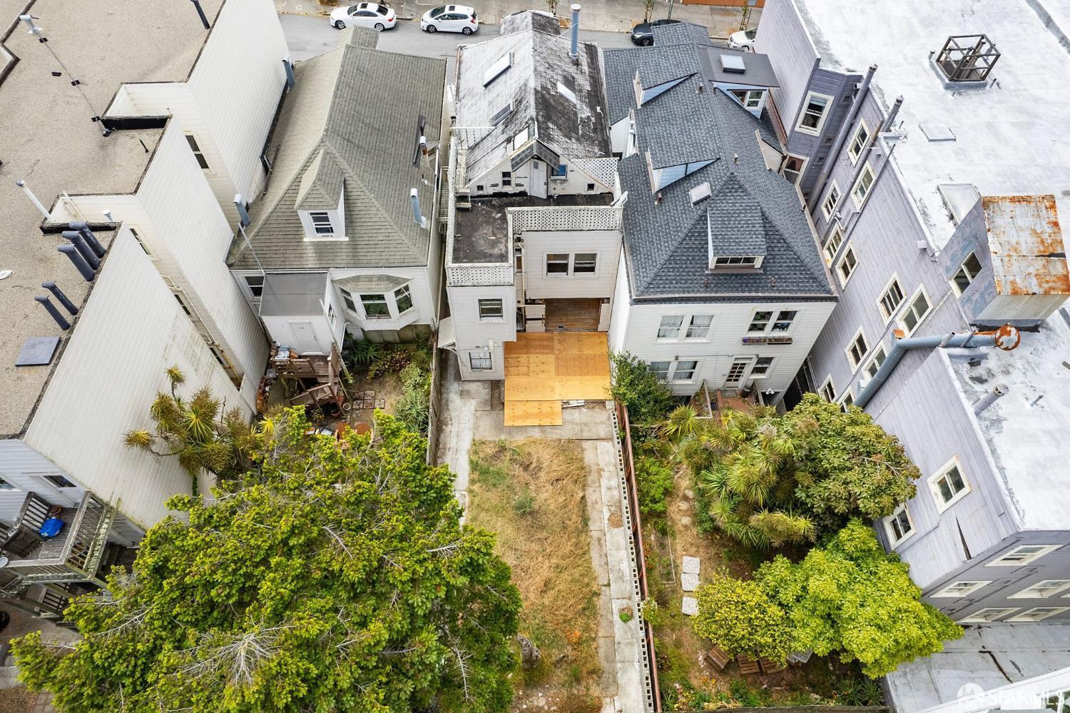 1264 3rd Avenue San Francisco, CA 94122 - Photo 5 of 10 an aerial view of residential houses with outdoor space