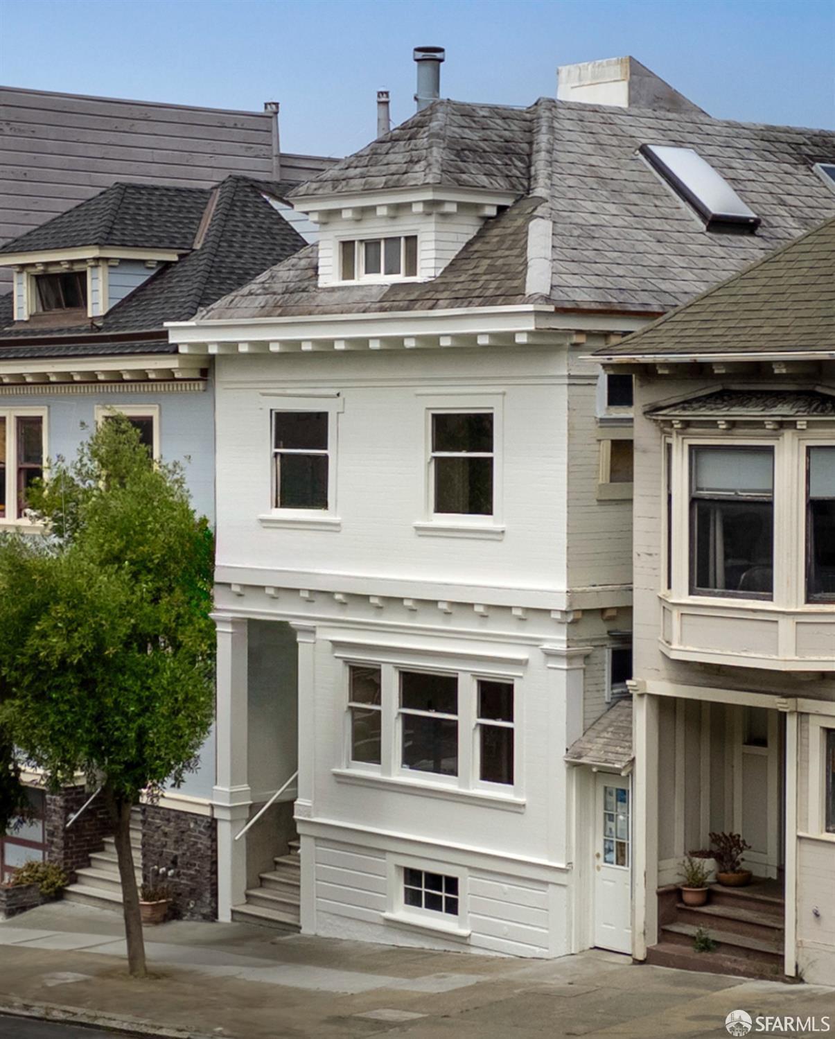 1264 3rd Avenue San Francisco, CA 94122 - Photo 7 of 10 a building with glass windows